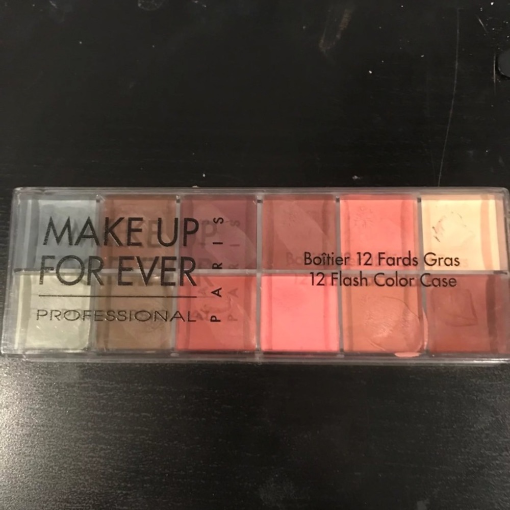 MAKEUP FOREVER FLASH COLOR CASE